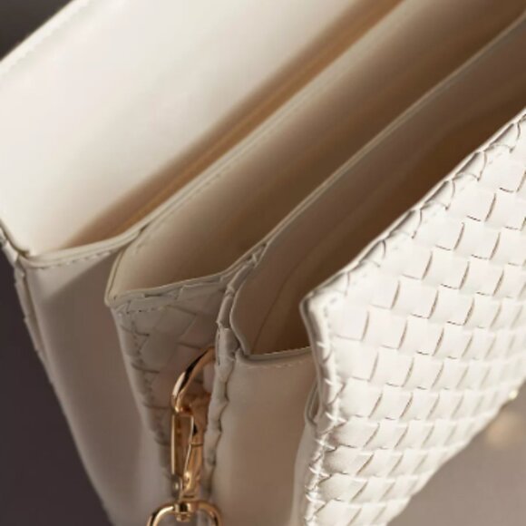 Woven Divided Shoulder Bag - NWT - Picture 3 of 6